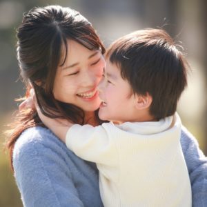 happy mom and son eczema and food allergies